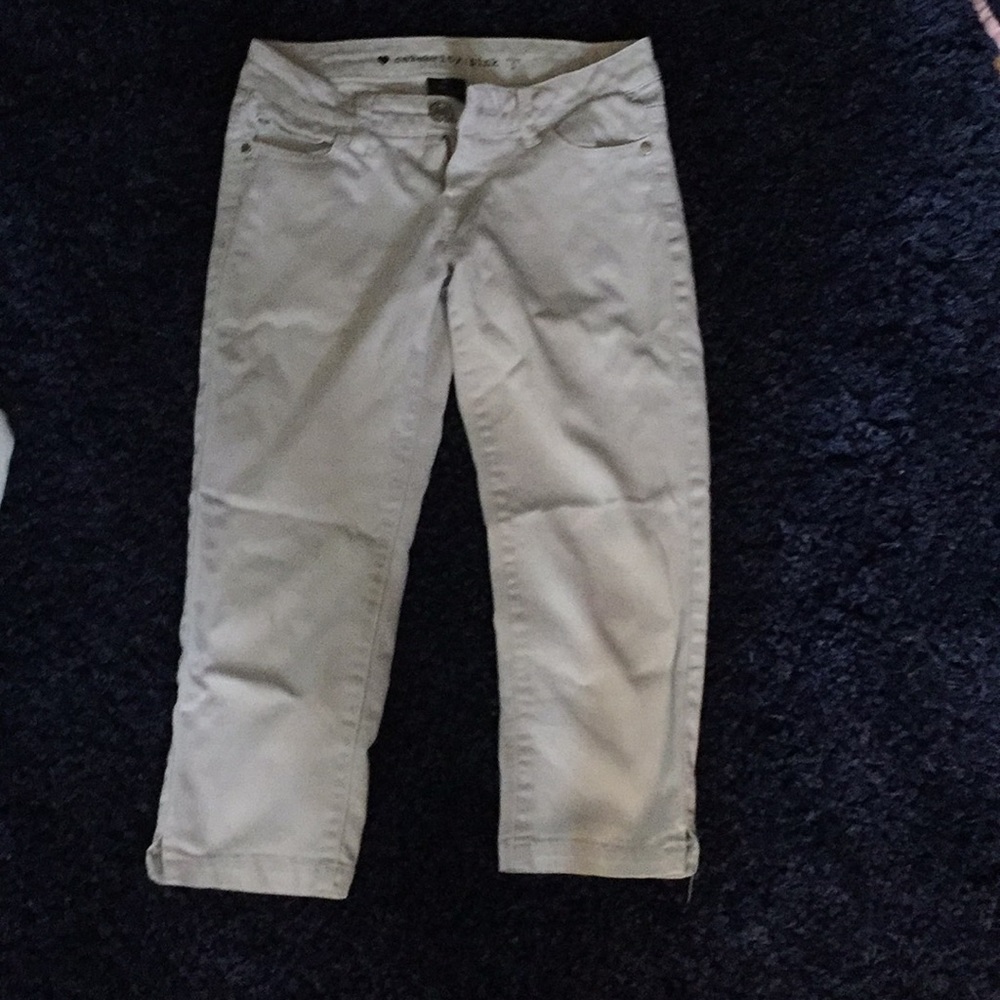 Cropped jeans.
